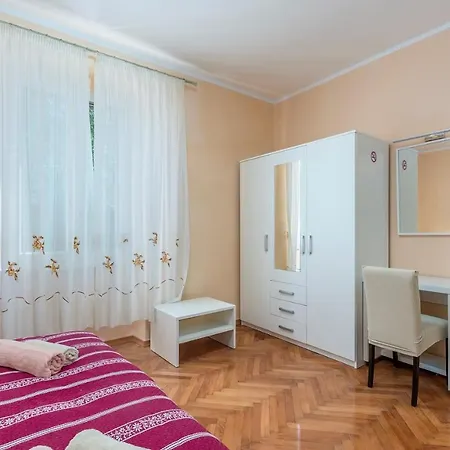 Lazzarich With Terrace Apartment Porec
