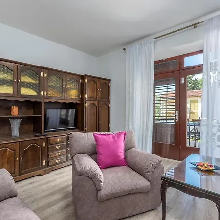 Apartment Lazzarich With Terrace
