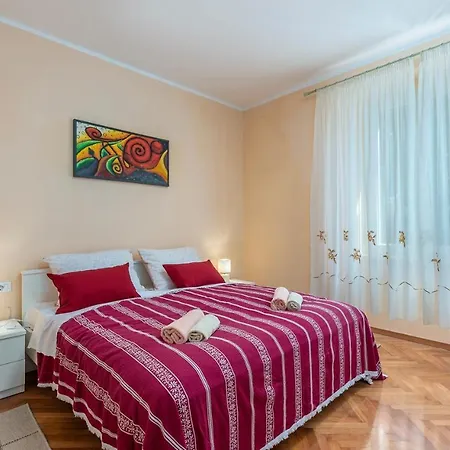 Apartment Lazzarich With Terrace Porec