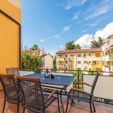 Lazzarich With Terrace Apartment Porec